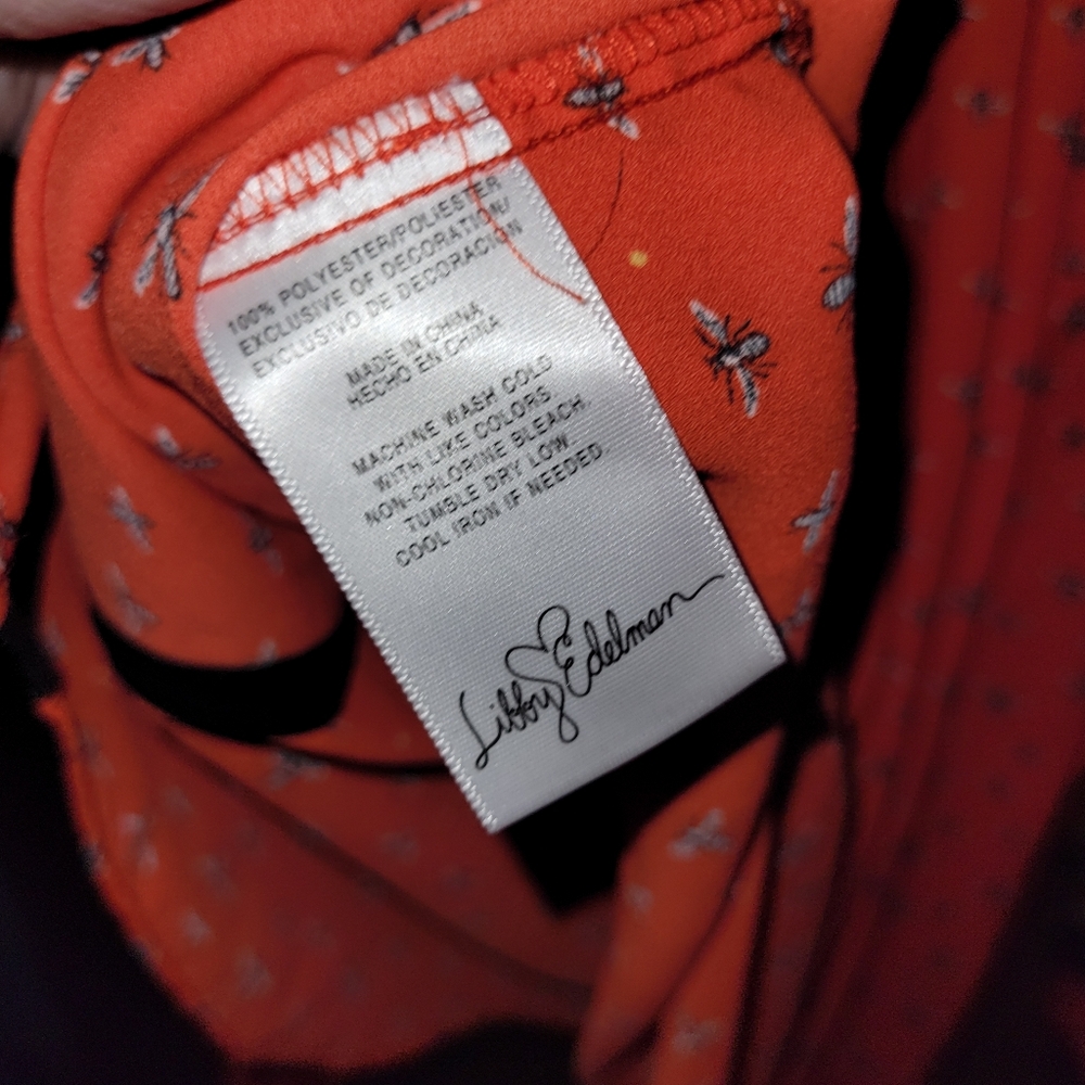 Libby Edelman Red Top with Bee Pattern - Picture 6 of 6